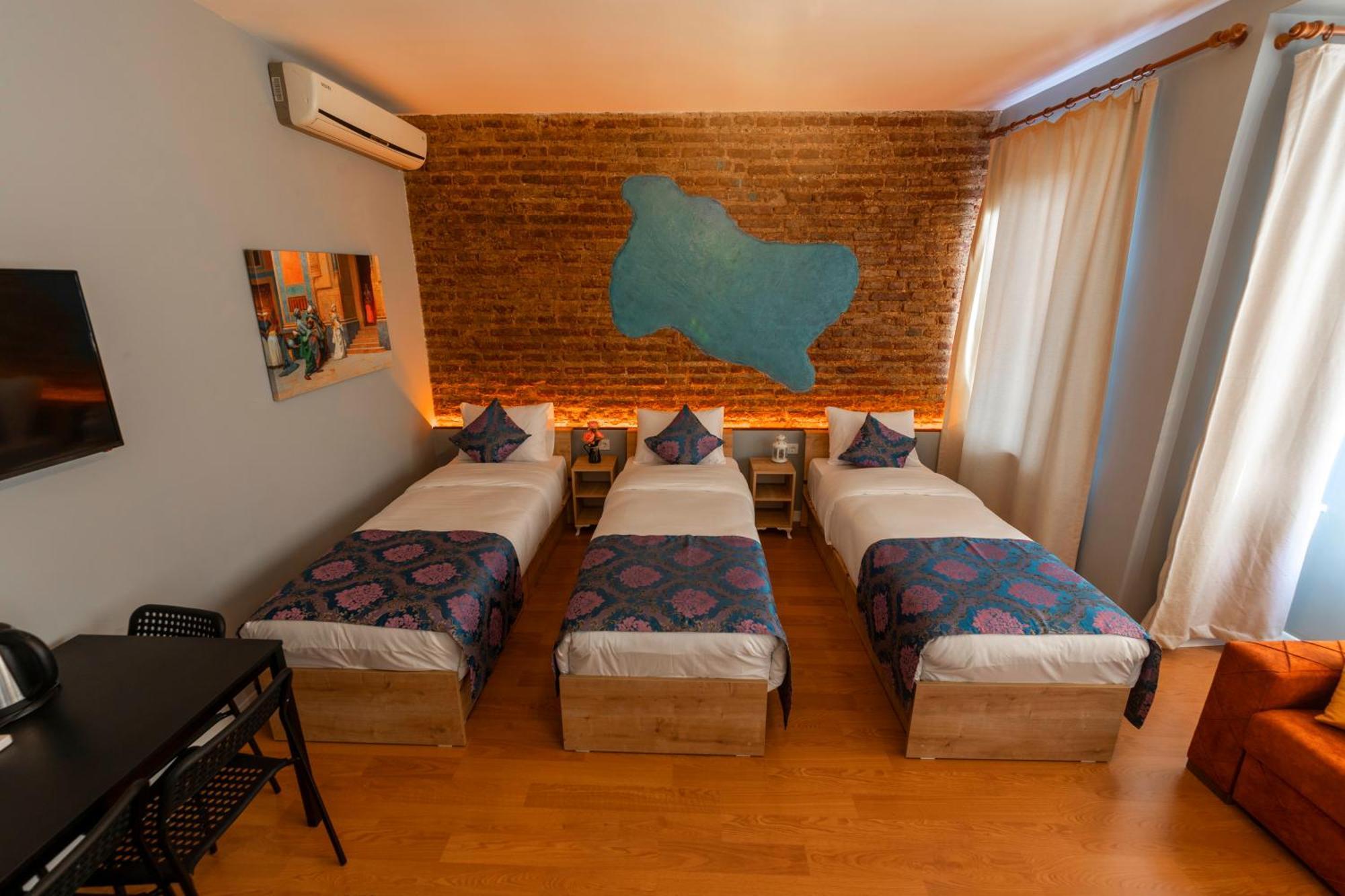 Royal Taksim 3*